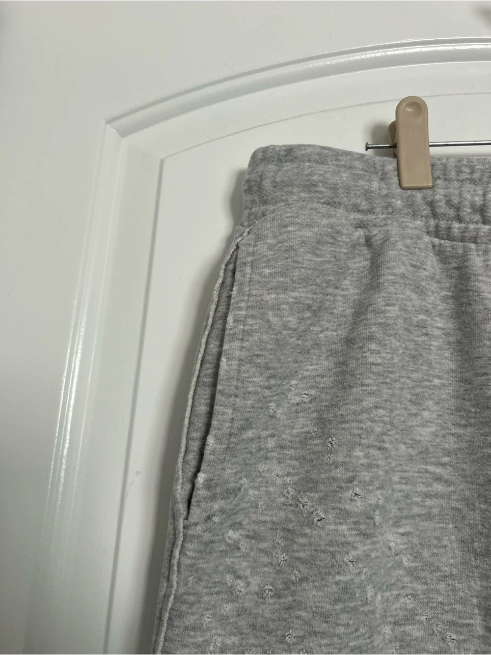 Alo Yoga Women's Distressed Grey Jogger Sweatpants Size Large Athleisure Workout
